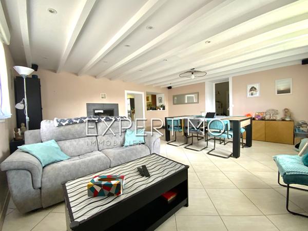 Sainte-Foy (85150) Maison en pierre T6 de 128 m² - 3 chambres - Terrain de 678 m² entièrement clôturé et ouvert sur la campagne