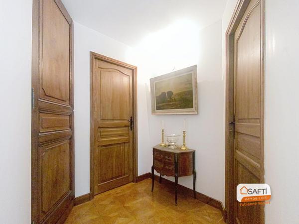 Élégante demeure en pierre fin XIXè