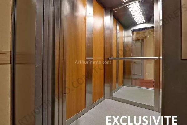 Vente                                                      Appartement
                        
                     3 pièces                      62 m2                     à La Tour-du-Pin
