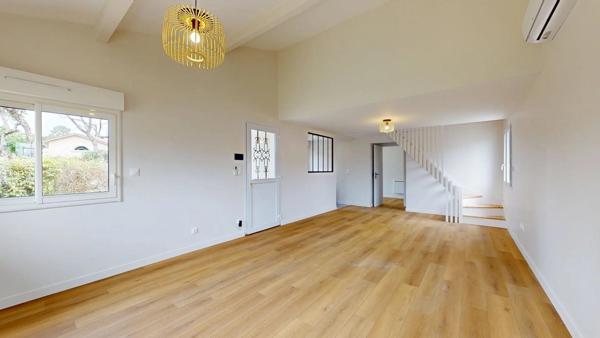 Maison de 65 m² refaite à neuf, prête à vivre.