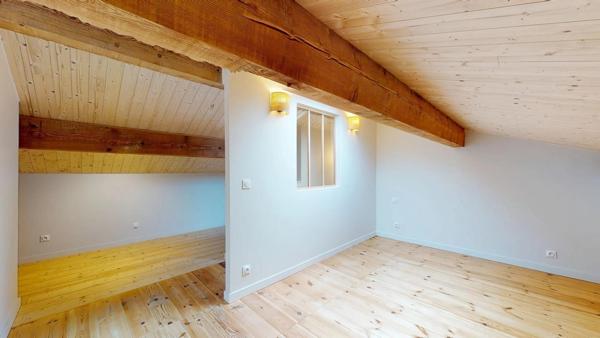 Maison de 65 m² refaite à neuf, prête à vivre.