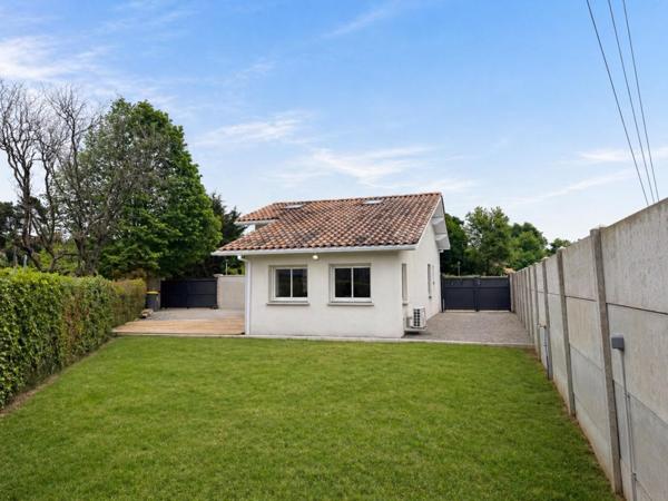 Maison de 65 m² refaite à neuf, prête à vivre.