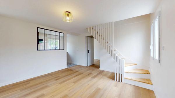 Maison de 65 m² refaite à neuf, prête à vivre.