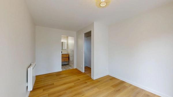 Maison de 65 m² refaite à neuf, prête à vivre.
