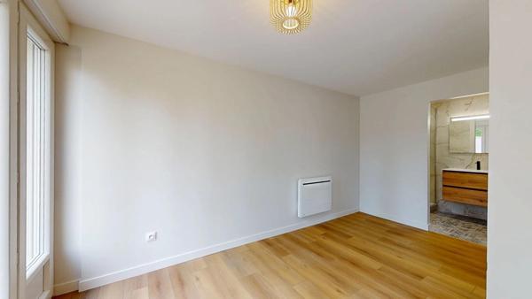 Maison de 65 m² refaite à neuf, prête à vivre.