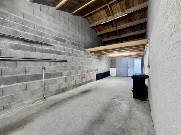 La Roche-sur-Yon (85000) Pavillon de 2001 offrant 131 m2 hab + 70 m2 de surface utile sur 724 m2 de terrain