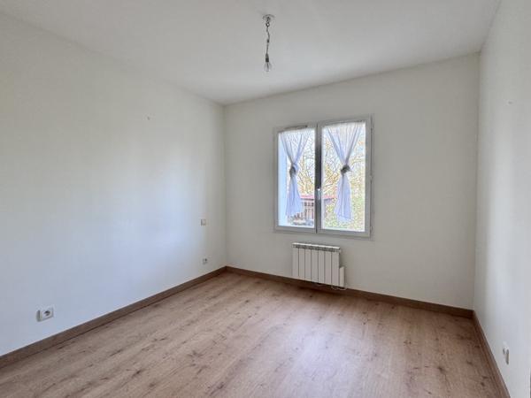 La Roche-sur-Yon (85000) Pavillon de 2001 offrant 131 m2 hab + 70 m2 de surface utile sur 724 m2 de terrain