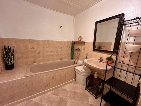 Appartement à FREJUS, 83600 - 2 pièces 57m²