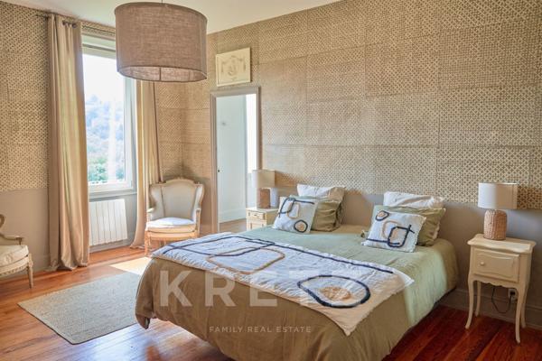 Propriété en pierre au cœur des Monts d’Ardèche – 585 m² sur plus de 5 hectares