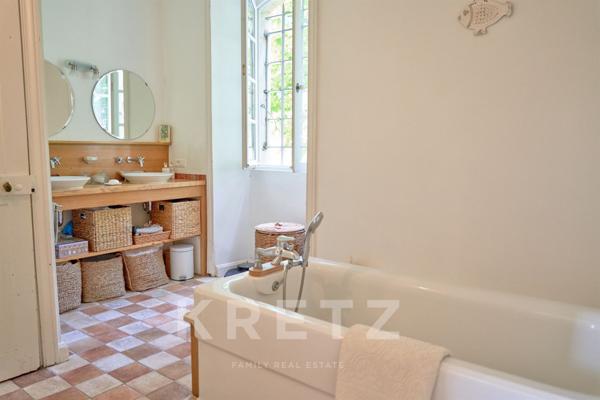 Propriété en pierre au cœur des Monts d’Ardèche – 585 m² sur plus de 5 hectares