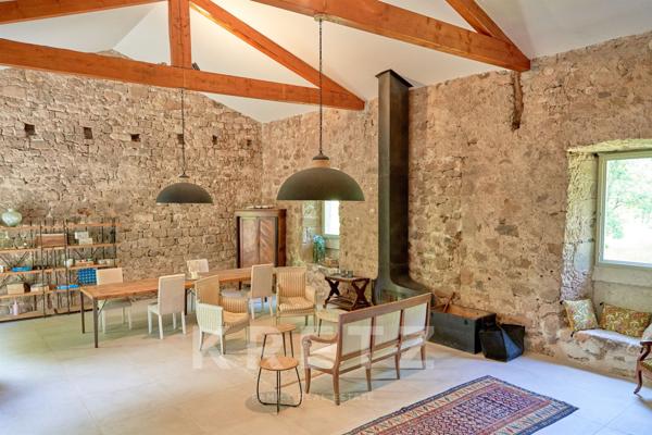 Propriété en pierre au cœur des Monts d’Ardèche – 585 m² sur plus de 5 hectares