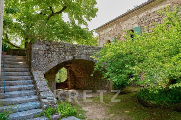 Propriété en pierre au cœur des Monts d’Ardèche – 585 m² sur plus de 5 hectares
