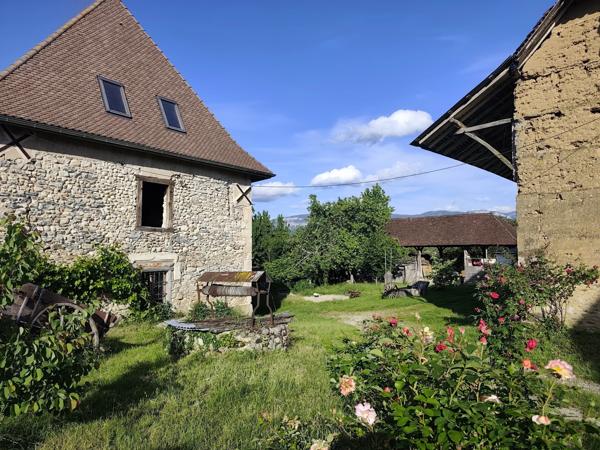 Immobilier Saint-Jean-d’Avelanne (38480) – Immeuble 390m2 – 230 000 €