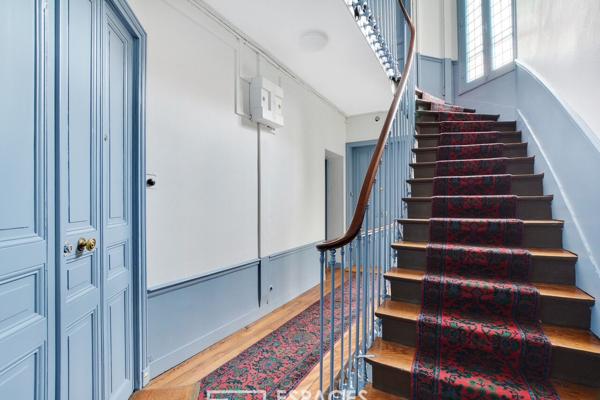 Charme Parisien et balcon avec vue sur la Tour Eiffel