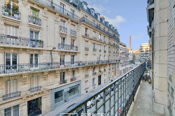 Charme Parisien et balcon avec vue sur la Tour Eiffel