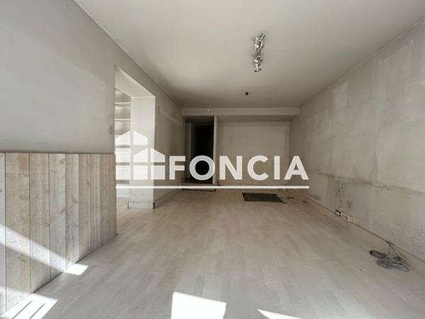 Location Local commercial 3 pièces 75 m² - 22 GRANDE RUE Croissy Sur Seine 78290