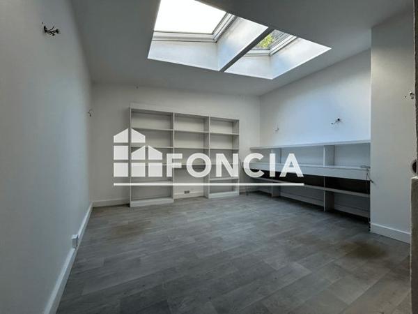 Location Local commercial 3 pièces 75 m² - 22 GRANDE RUE Croissy Sur Seine 78290