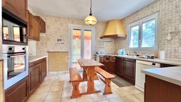 Maison familiale à rénover avec 7 chambres