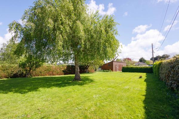 HONFLEUR - TERRAIN CONSTRUCTIBLE 702 m² AVEC GARAGE EXISTANT – LIBRE DE CONSTRUCTEUR