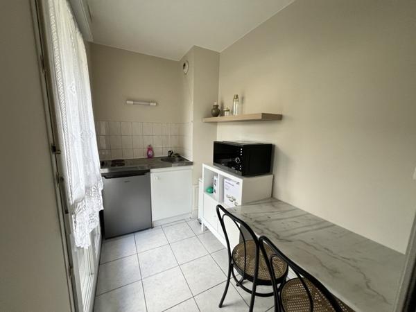 Appartement à louer 590 € CC Tours 1 pièce 25 m² DPE C