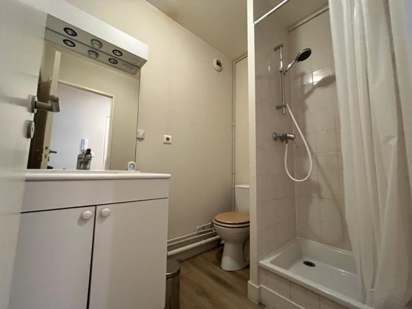 Appartement à louer 590 € CC Tours 1 pièce 25 m² DPE C