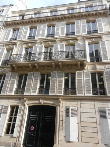 Appartement · Location Paris (75009) 6 pièces · 169m²