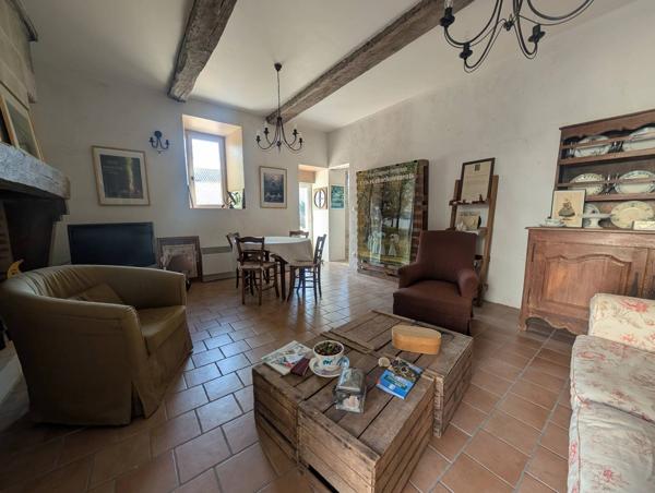 Maison de caractère en pierre avec dépendances et jardin clos – La Roche-Rigault