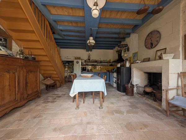 Maison de caractère en pierre avec dépendances et jardin clos – La Roche-Rigault