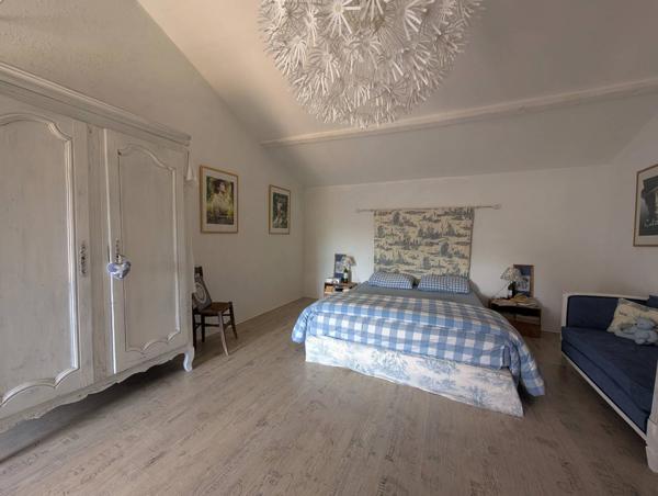 Maison de caractère en pierre avec dépendances et jardin clos – La Roche-Rigault