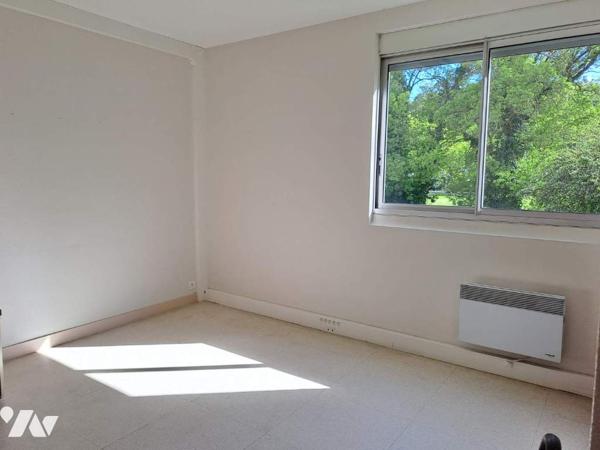 Local à usage professionnel