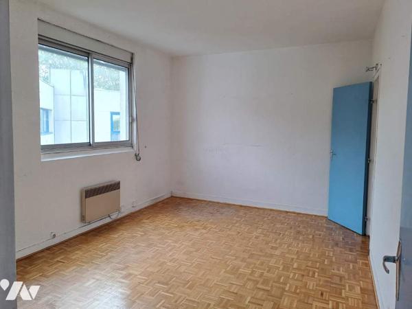 Local à usage professionnel