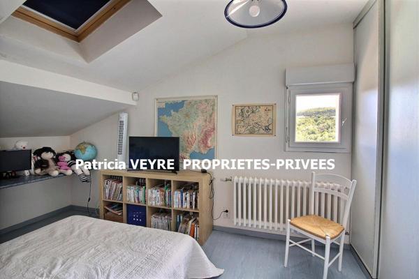 Maison de 277 m² sur terrain de 3116 m² avec piscine