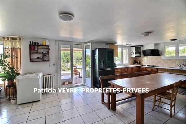 Maison de 277 m² sur terrain de 3116 m² avec piscine