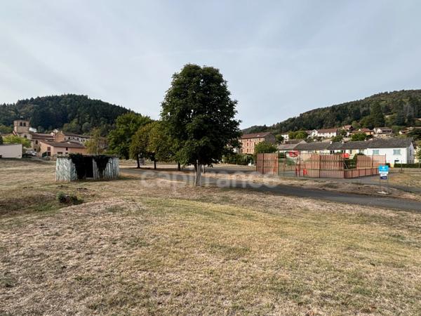 MAISON AVEC TERRAIN DE 880 M2 - SAIL SOUS COUZAN
