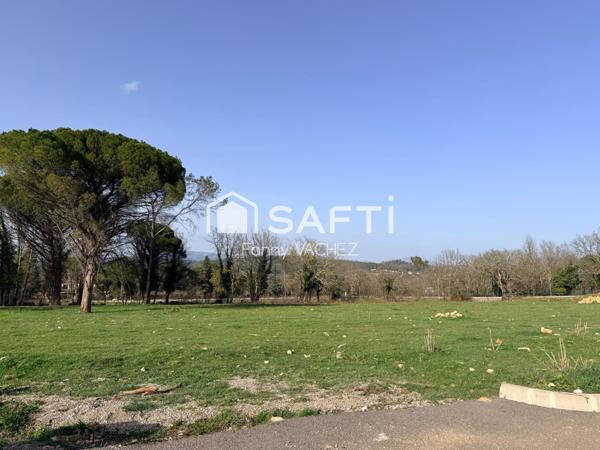 Terrain à bâtir 1682m2 à TOURRETTES (83440)