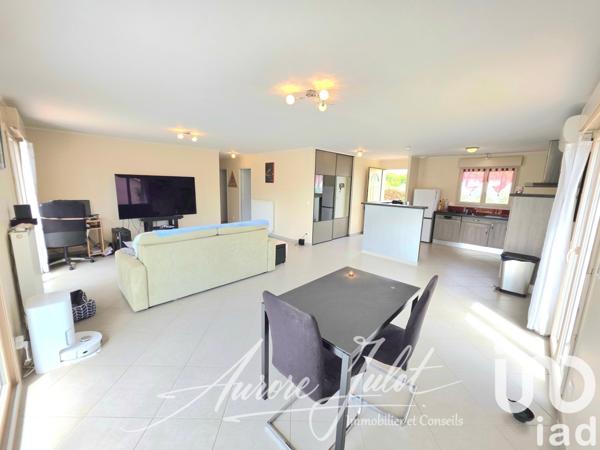 Maison traditionnelle 3 pièces de 84 m² à Morestel (38510)