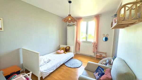 Sénas, Rare à la vente, Maison 4 chambres avec garage, terrain 532m2.