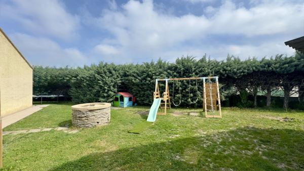 Sénas, Rare à la vente, Maison 4 chambres avec garage, terrain 532m2.