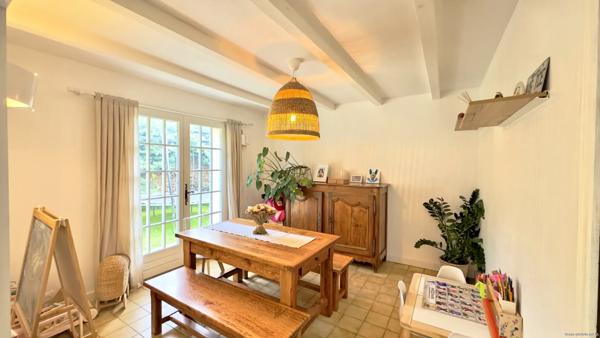 Sénas, Rare à la vente, Maison 4 chambres avec garage, terrain 532m2.