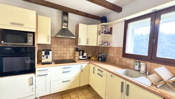 Sénas, Rare à la vente, Maison 4 chambres avec garage, terrain 532m2.