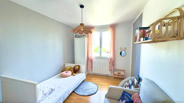 Sénas, Rare à la vente, Maison 4 chambres avec garage, terrain 532m2.
