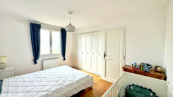 Sénas, Rare à la vente, Maison 4 chambres avec garage, terrain 532m2.