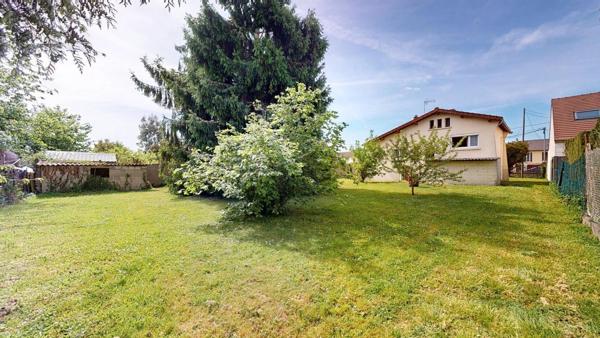 Vente                                                      Terrain
                        
                                         946 m2                     à Pontault-Combault