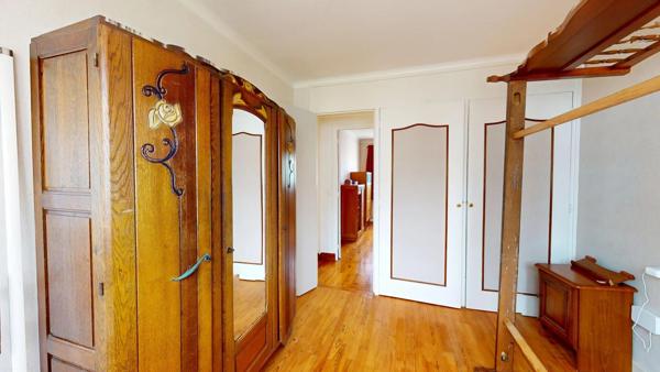 Vente                                                      Terrain
                        
                                         946 m2                     à Pontault-Combault