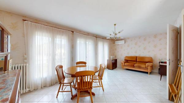 Vente                                                      Terrain
                        
                                         946 m2                     à Pontault-Combault