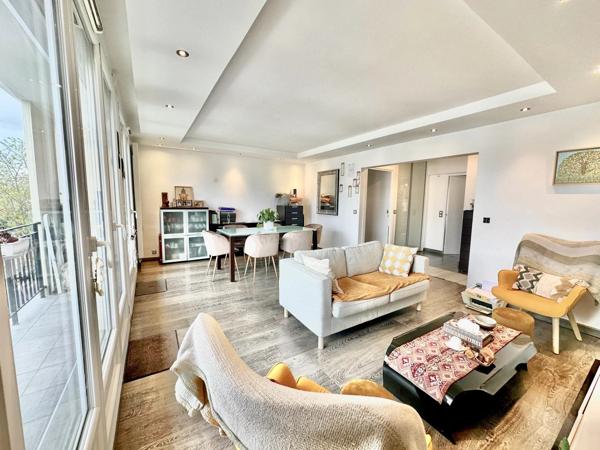 Vente                                                      Appartement
                        
                     4 pièces                      91 m2                     à Saint-Maur-des-Fossés