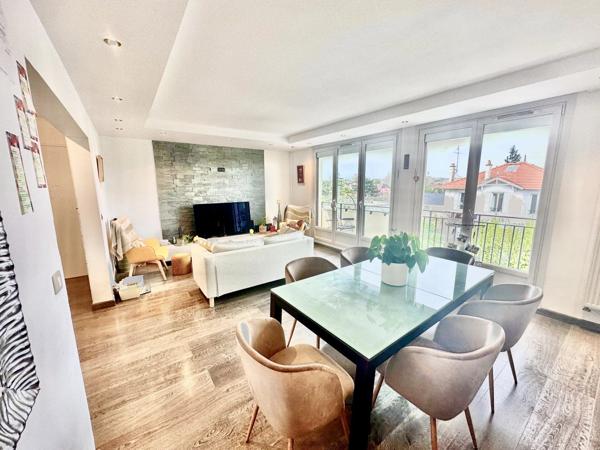 Vente                                                      Appartement
                        
                     4 pièces                      91 m2                     à Saint-Maur-des-Fossés