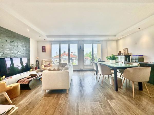 Vente                                                      Appartement
                        
                     4 pièces                      91 m2                     à Saint-Maur-des-Fossés