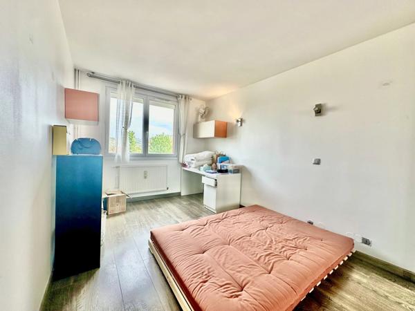 Vente                                                      Appartement
                        
                     4 pièces                      91 m2                     à Saint-Maur-des-Fossés