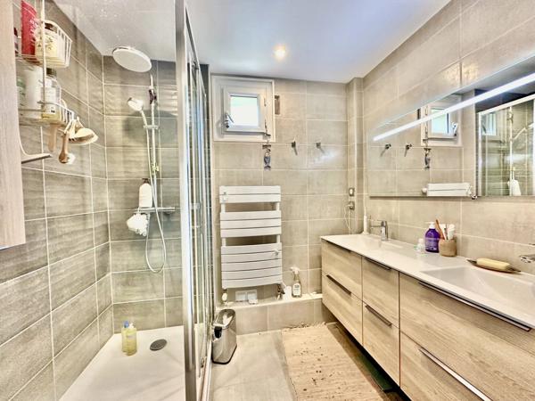Vente                                                      Appartement
                        
                     4 pièces                      91 m2                     à Saint-Maur-des-Fossés